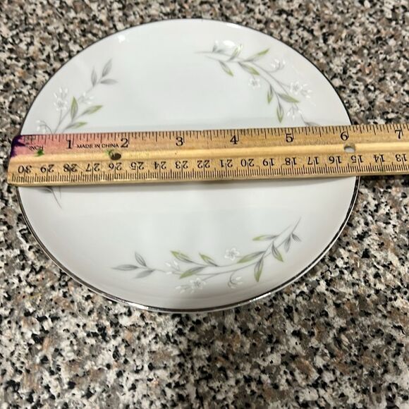 St Regis Japan White Silver Dinnerware 6 1/4 In Salad Dessert Leaf Pattern Set 3 - Picture 5 of 5